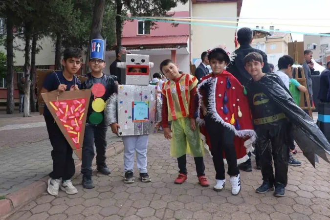 Sivas’ta Fevzipaşa İlkokulu Öğrencileri, Atık Malzemelerle Çevre Mesajı Verdi 6