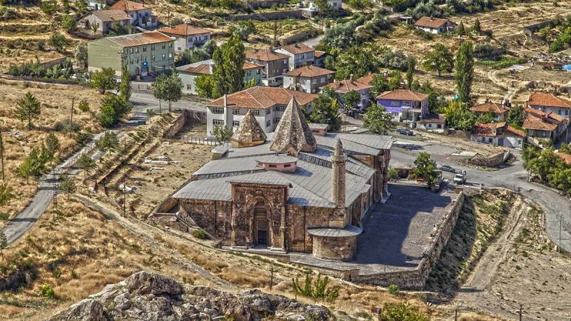 Sivas'ın Saklı Cennetleri: Doğal Güzellikler ve Tarihi Dokunun İzinde Bir Keşif Rotası 6