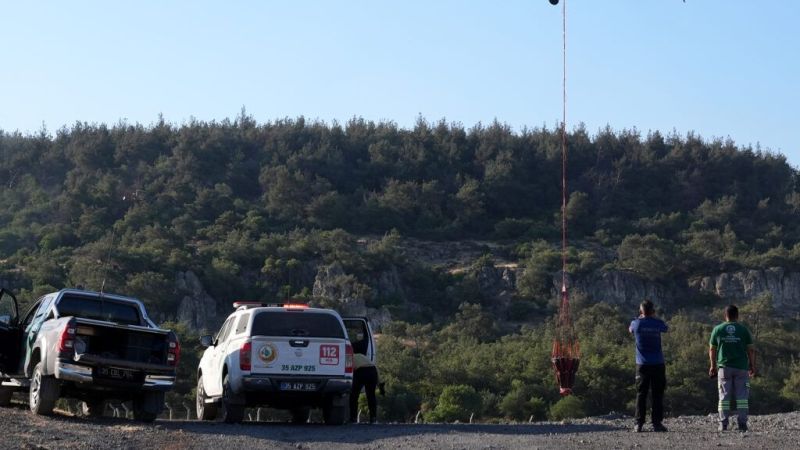 İzmir Aliağa'da Orman Alarmı: Çöplükte Başlayan Alevler Doğayı Sardı 3
