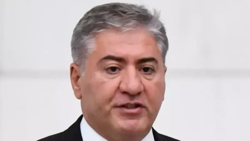 CHP'li Murat Emir Miting Sonrası Kürsüden Düştü: Kaburgasında ve Omurgasında Kırıklar Tespit Edildi 2