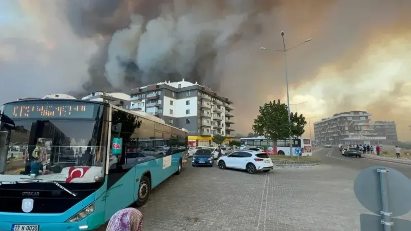 Çanakkale’de Korkutan Yangın! Alevler Ormana, Hastaneye ve Üniversiteye Kadar Ulaştı 6