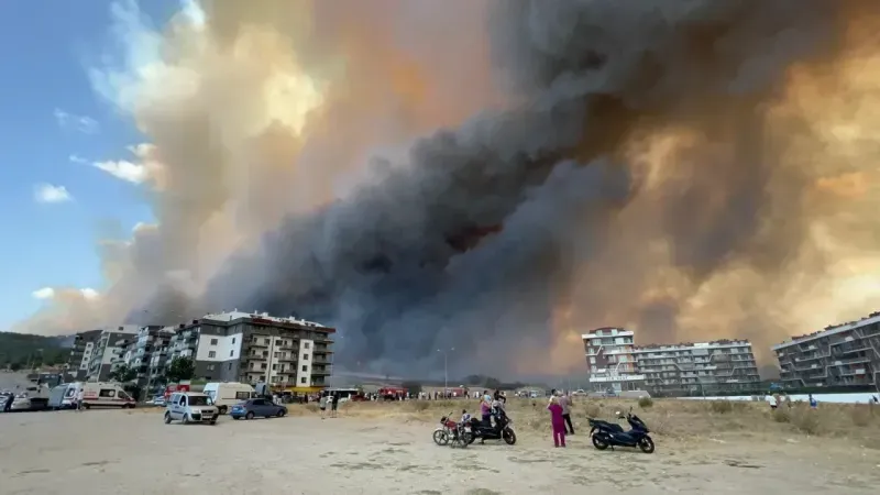 Çanakkale’de Korkutan Yangın! Alevler Ormana, Hastaneye ve Üniversiteye Kadar Ulaştı 8