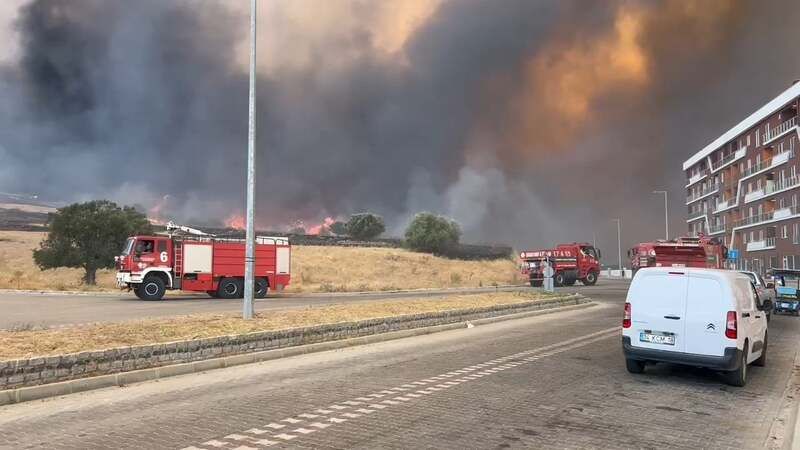 Çanakkale’de Korkutan Yangın! Alevler Ormana, Hastaneye ve Üniversiteye Kadar Ulaştı 14