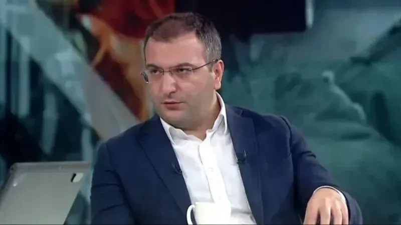 Cem Küçük’ten Sarsıcı İddia: “Özgür Özel İstifa Edebilir” 4