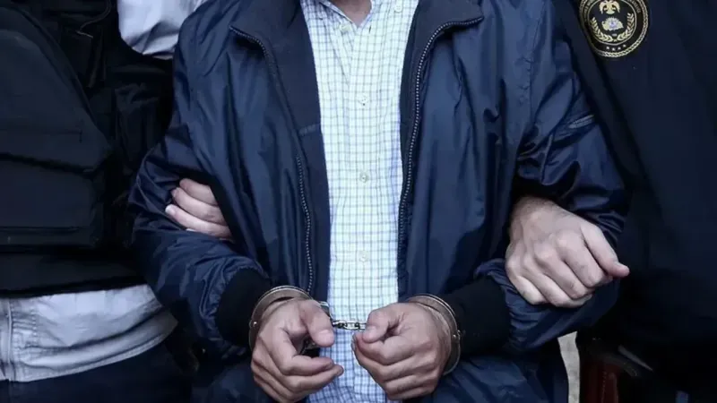 İstanbul’da İki Noktada Yangın Çıkaran Şüpheli Suçüstü Yakalandı 6
