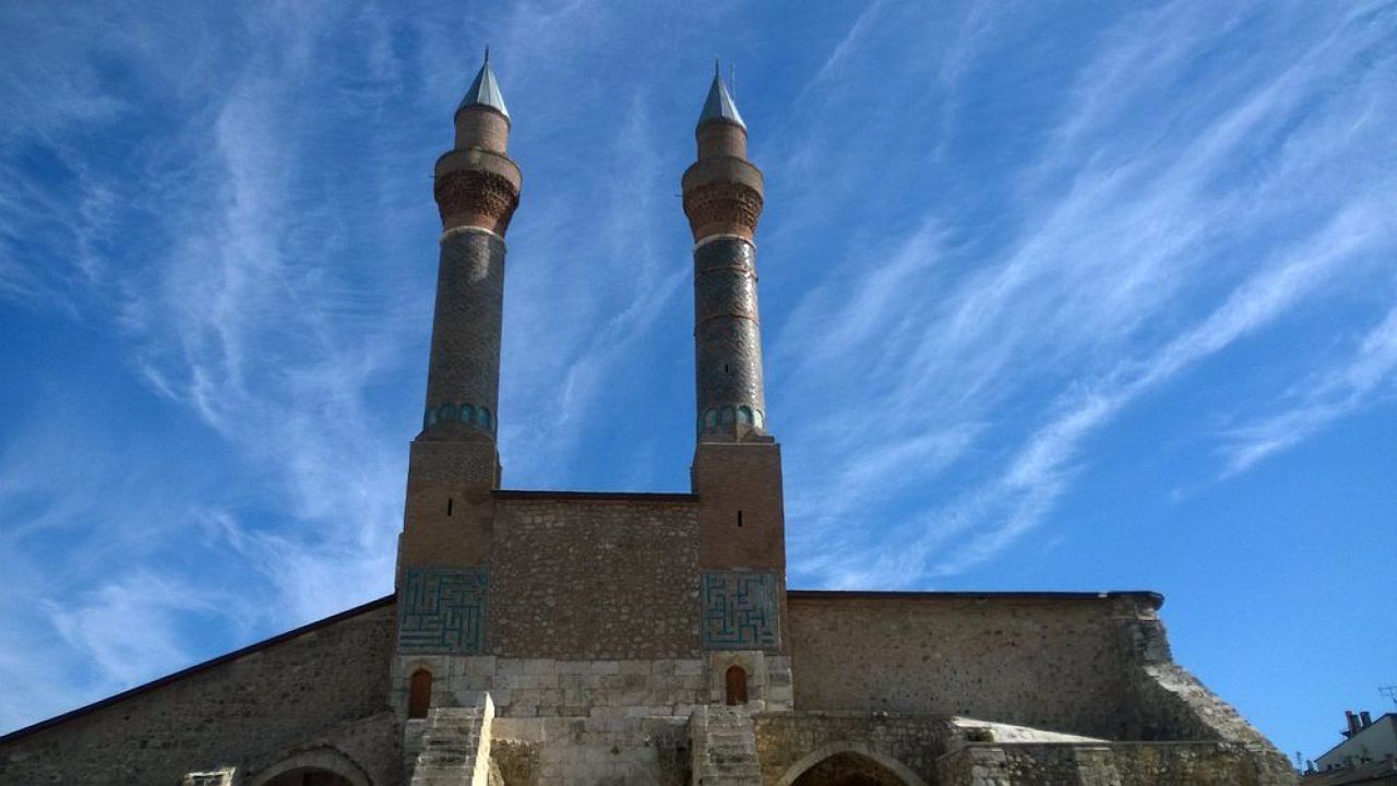 Çifte Minareli Medrese 4