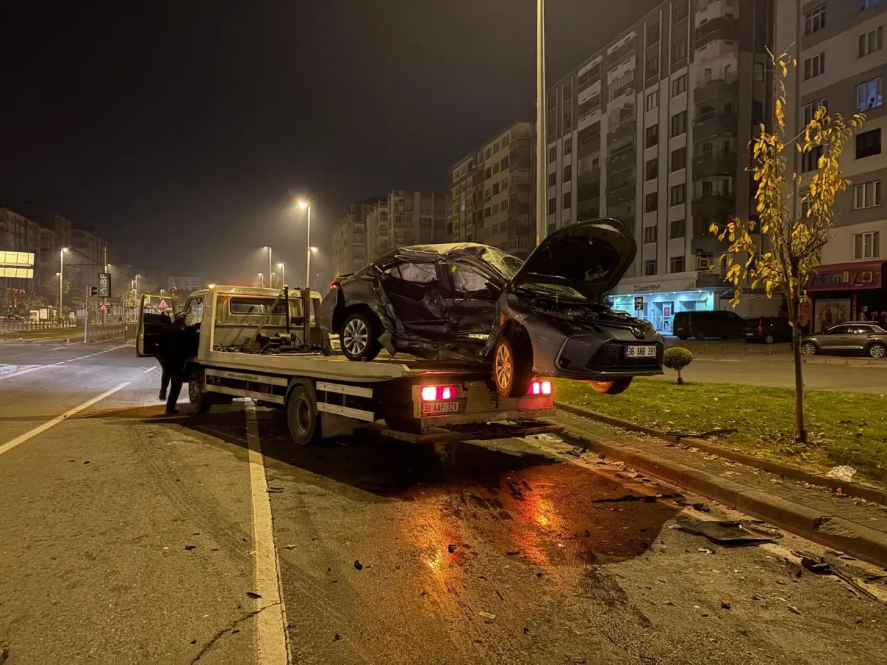Kayseri’de bulvarda şiddetli çarpışma! Gecenin sessizliği bir anda bozuldu 3