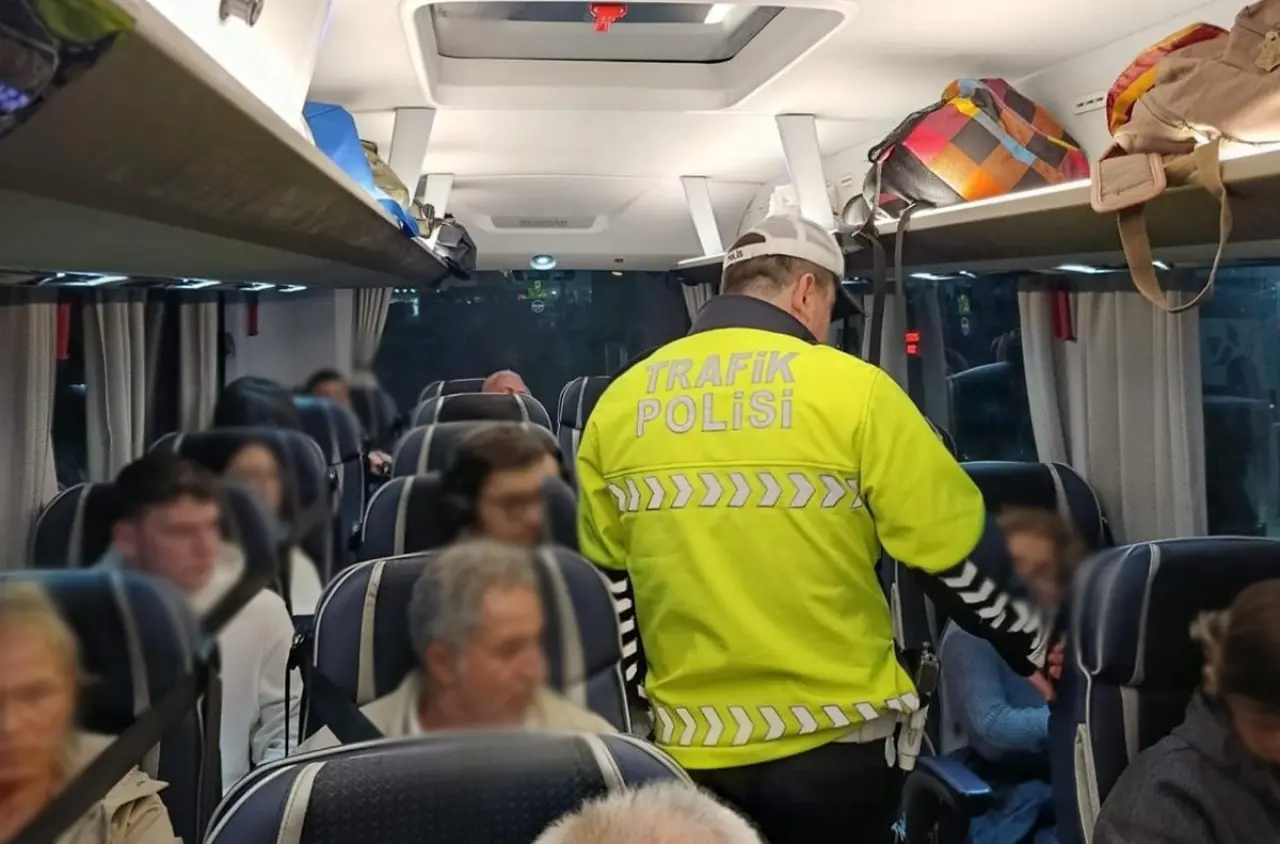 Manisa’da otobüslerde emniyet kemeri denetimi dikkat çekti! 1