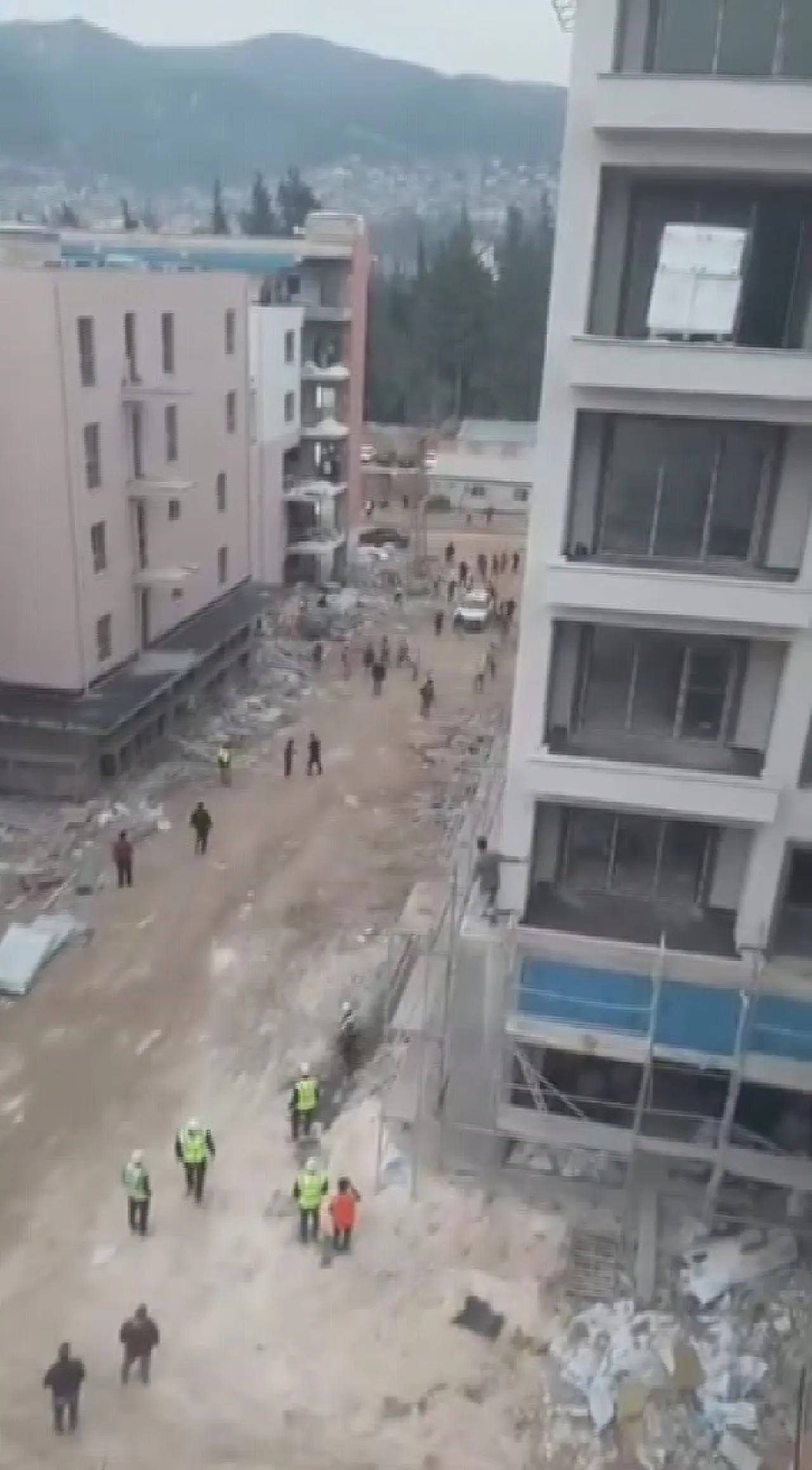 Hatay’da işçi kavgası büyüdü: Polis havaya ateş açtı! 3