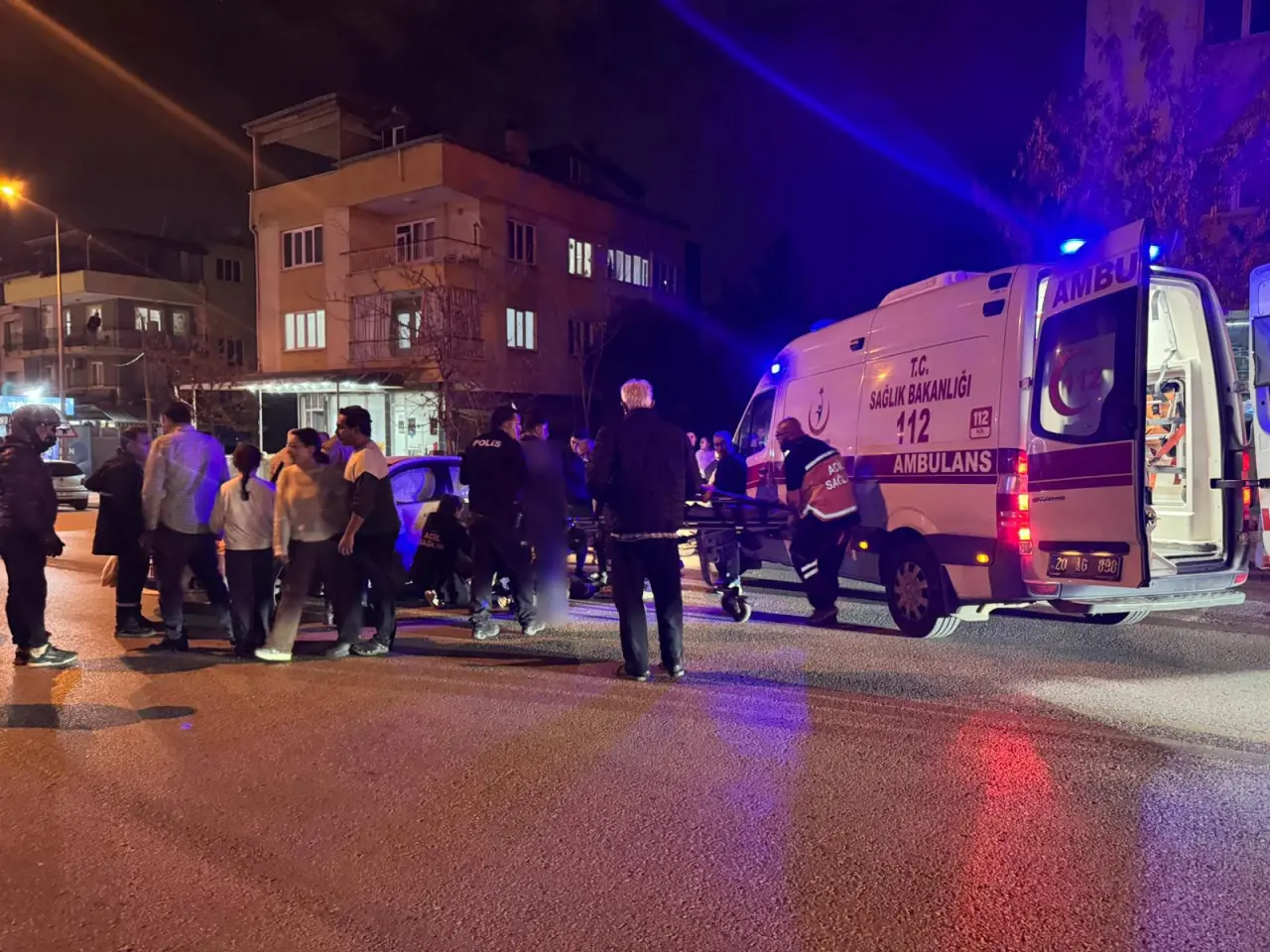 Kontrolsüz çıkış faciaya neden oluyordu: Otomobil ile motosiklet çarpıştı 3