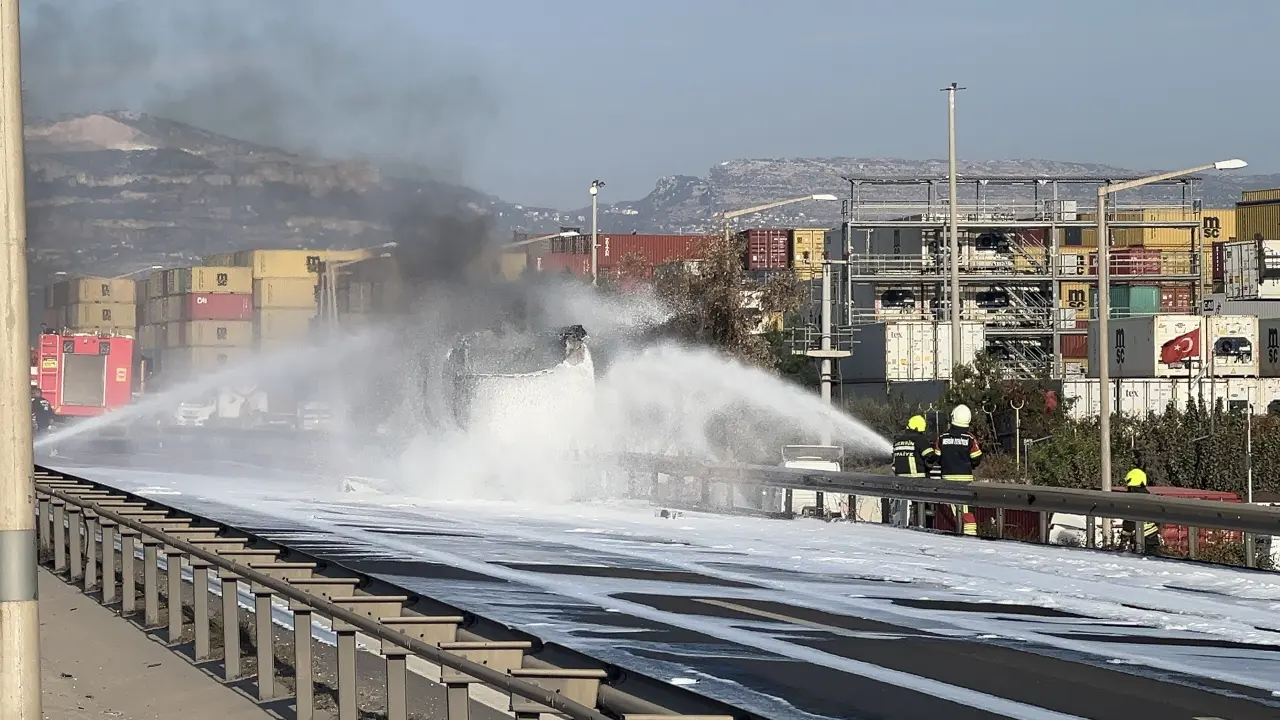 Mazot yüklü tankerde korku dolu anlar! Alevler gökyüzünü kapladı 4