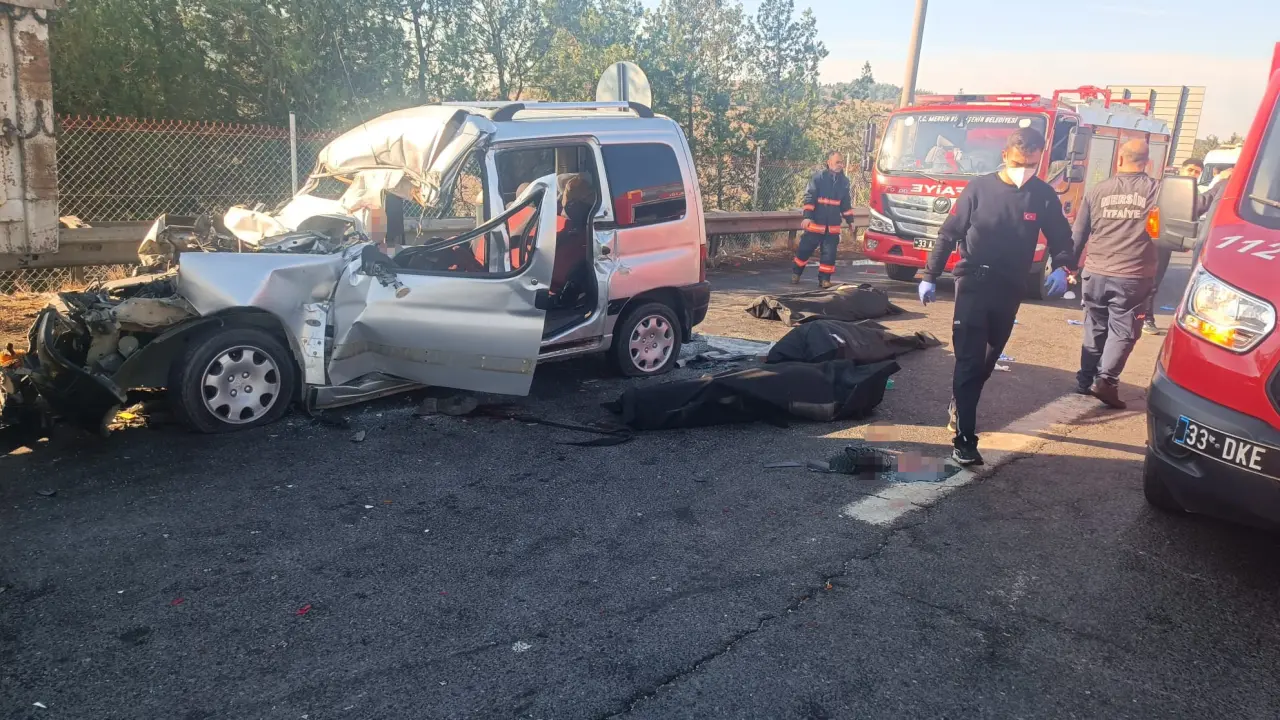 Mersin otoyolunda ölüm saçan kaza! Park halindeki araca çarptı 3