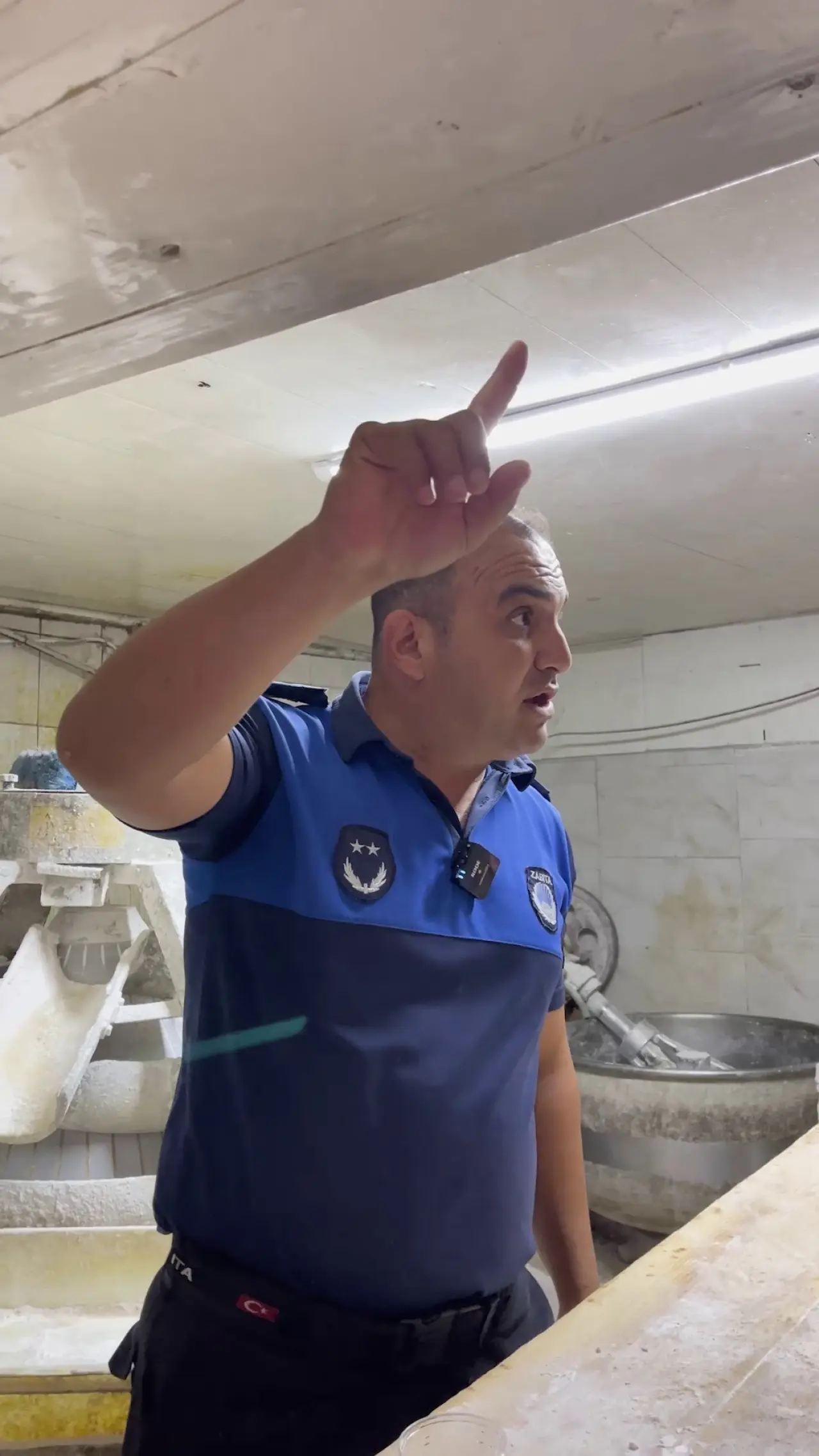 Kırıkhan’da fırın denetimi şoke etti! Böcekler saymakla bitmedi 2
