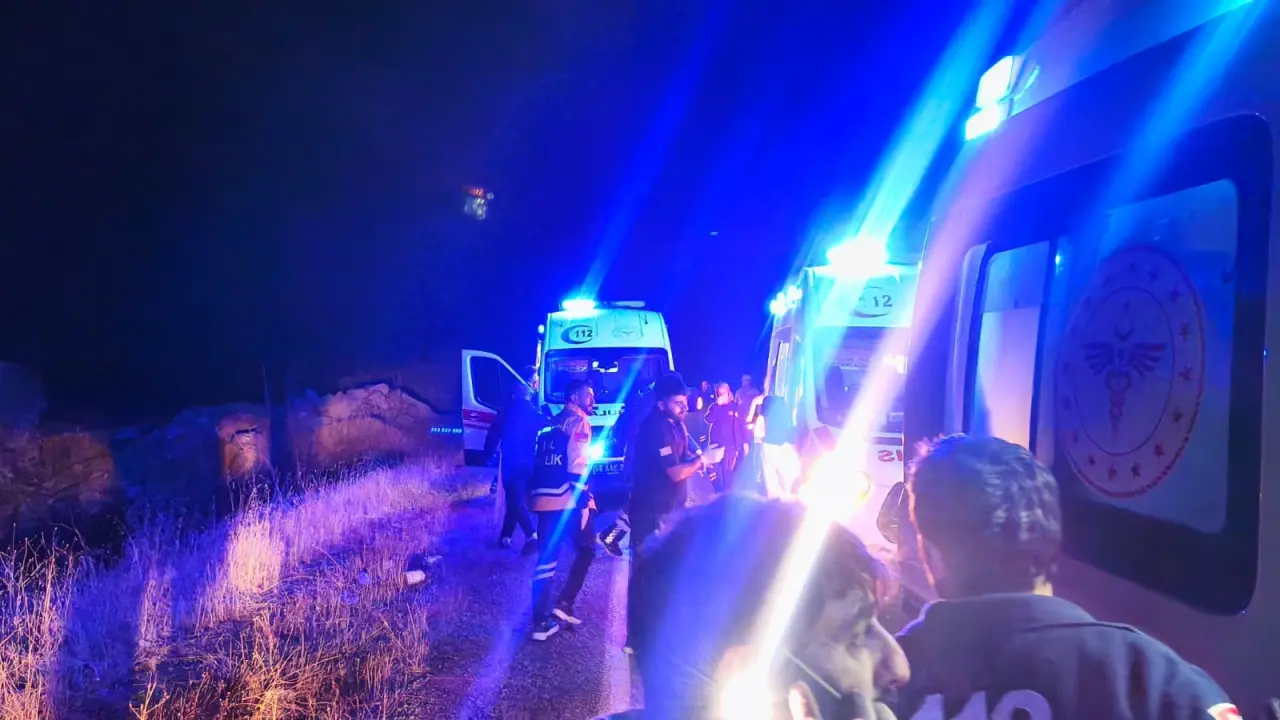 Siirt’te işçileri taşıyan otobüs takla attı! Çok sayıda yaralı 4