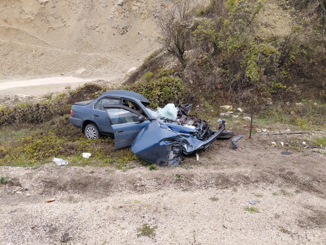 Bolu’da korkunç kaza: Kamyonun çarptığı otomobilde can pazarı 2