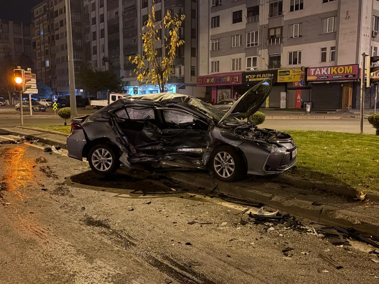 Kayseri’de bulvarda şiddetli çarpışma! Gecenin sessizliği bir anda bozuldu 1