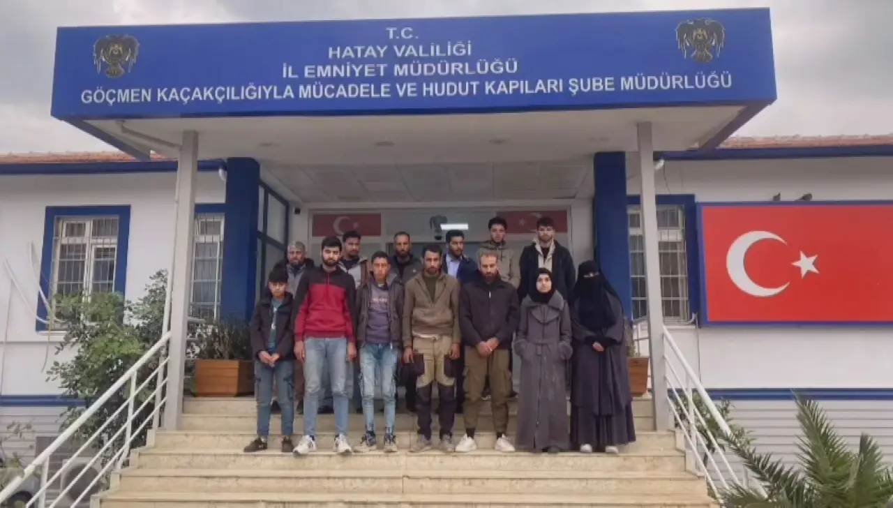 Hatay’da göçmen alarmı! Araçtan insan fışkırdı 4