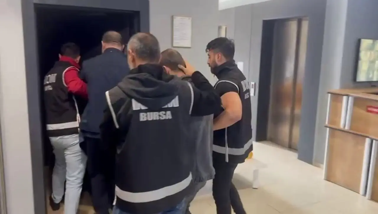 Dev operasyon: 11 ilde eş zamanlı "Change araç" baskını 1