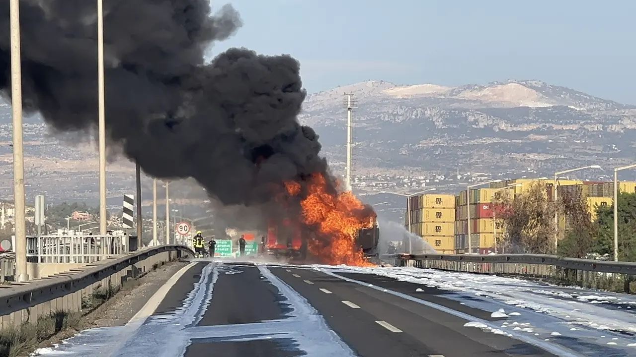 Mazot yüklü tankerde korku dolu anlar! Alevler gökyüzünü kapladı 2