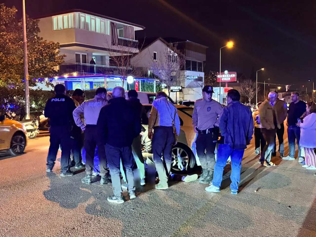 Kontrolsüz çıkış faciaya neden oluyordu: Otomobil ile motosiklet çarpıştı 2