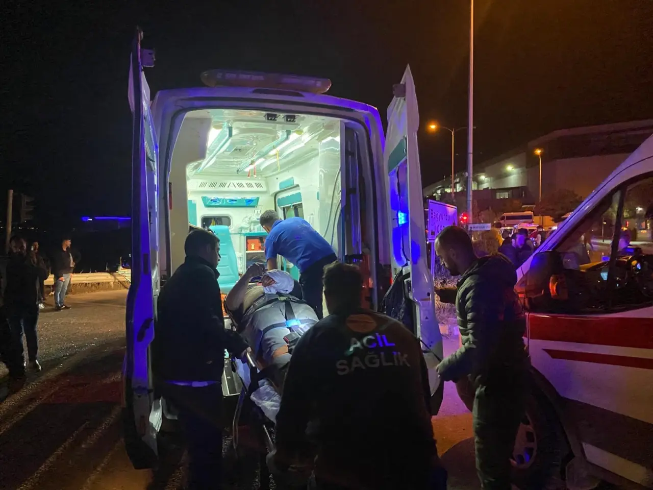 Kemalpaşa’da kavşakta feci çarpışma! Bölge bir anda karıştı 4