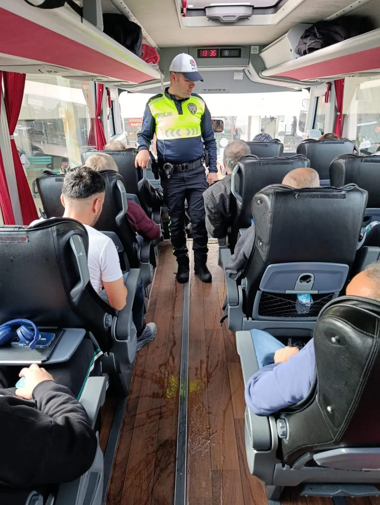 Manisa’da otobüslerde emniyet kemeri denetimi dikkat çekti! 2