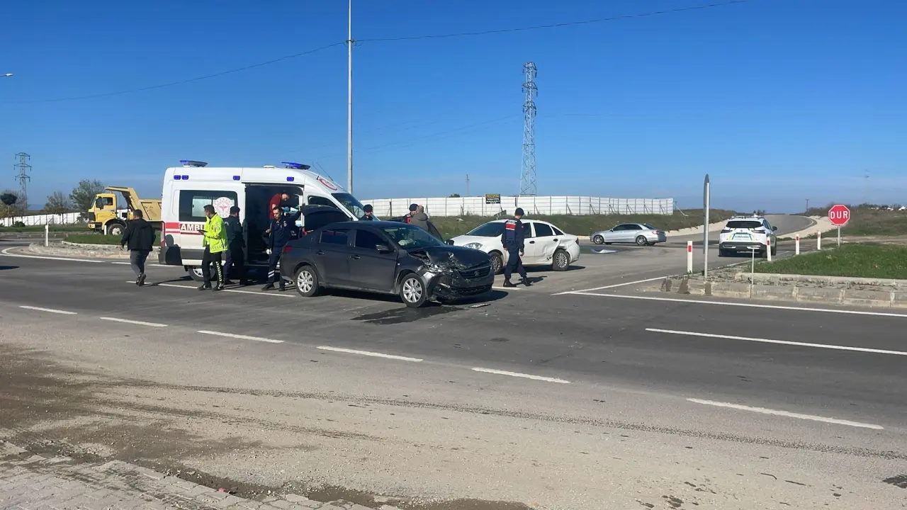 Edirne'de kavşakta feci çarpışma 2