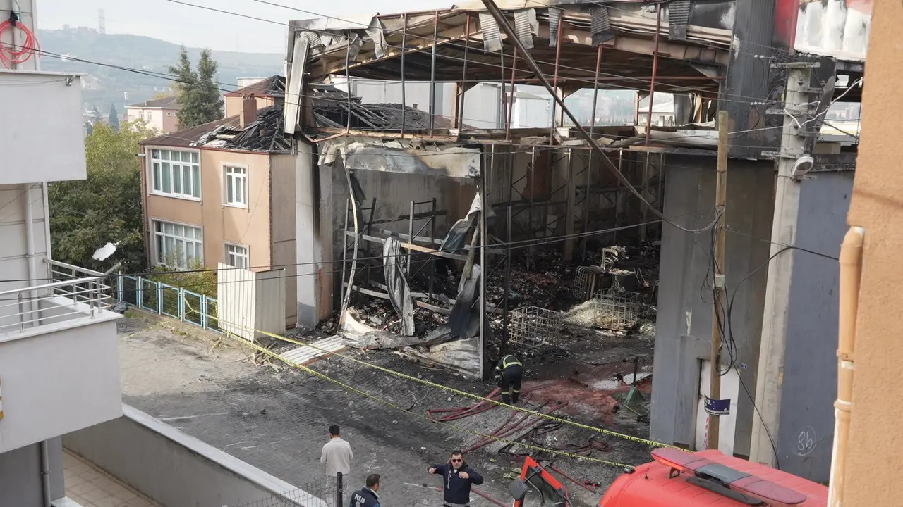Yangında altı can gitti, aileler yasta: 'Birbirlerine sarılarak ölmüşler' 3