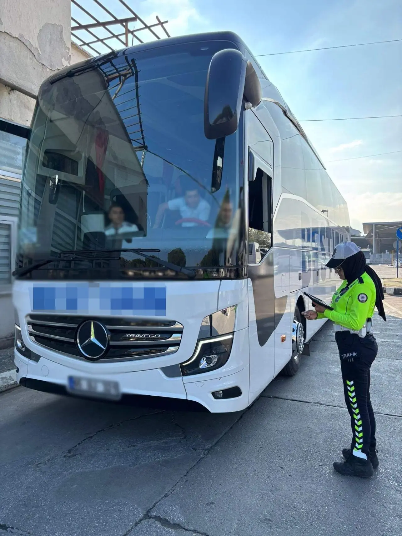 Manisa’da otobüslerde emniyet kemeri denetimi dikkat çekti! 3