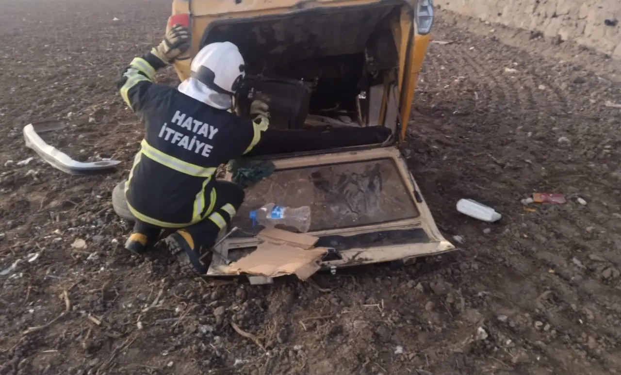 Hatay’da feci kaza! araç şarampole devrildi 1