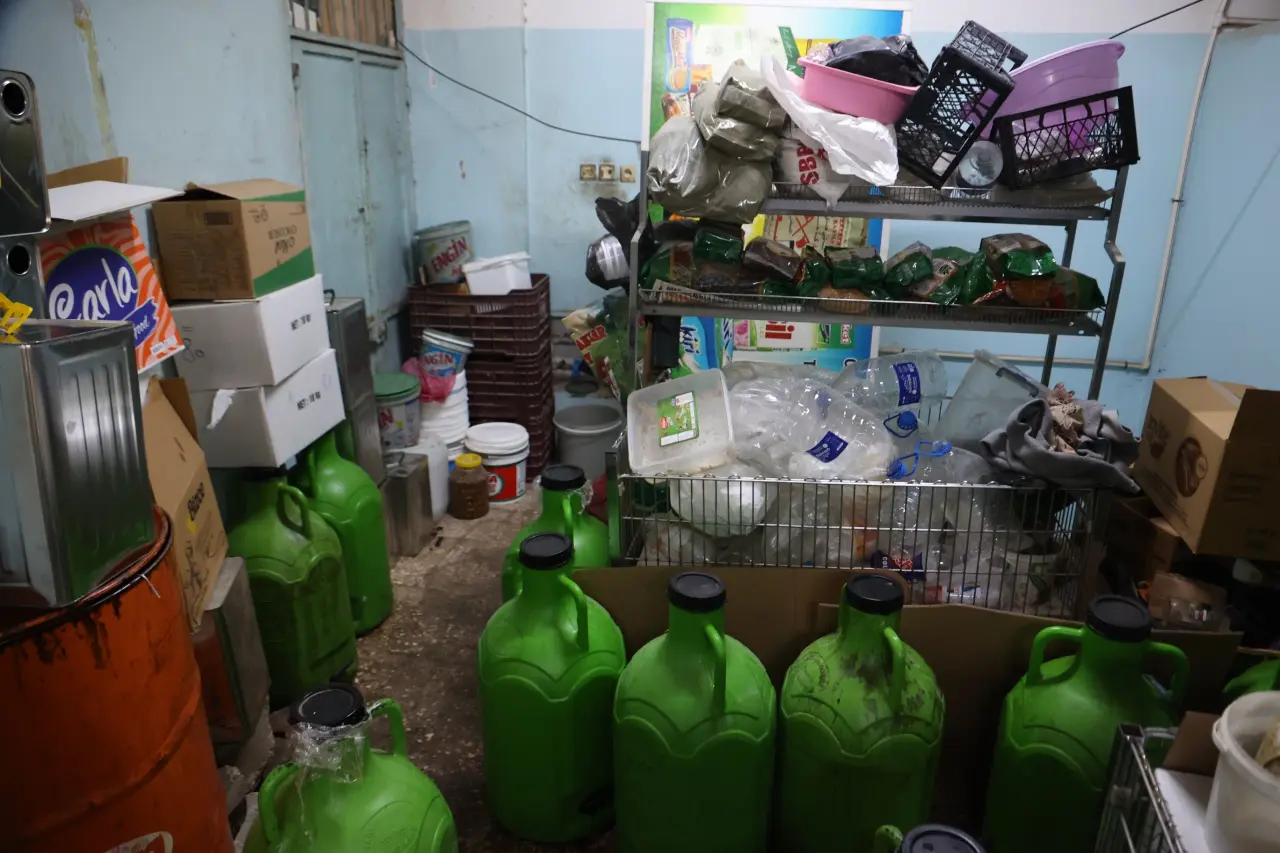 Kilis’te gıda denetiminde skandal! Yerde ölü fare, raflarda son kullanım geçmiş ürün 5