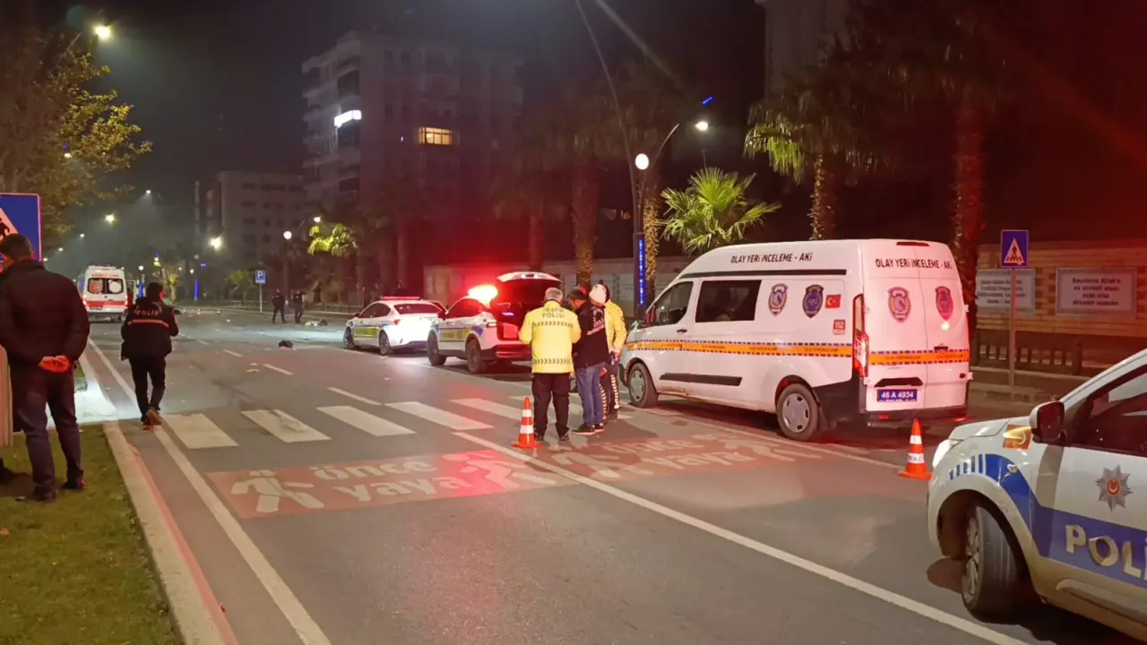 Kahramanmaraş'ta yarış yaptıkları öne sürülen araçlar motosikleti biçti! 1 ölü, 1 ağır yaralı 2