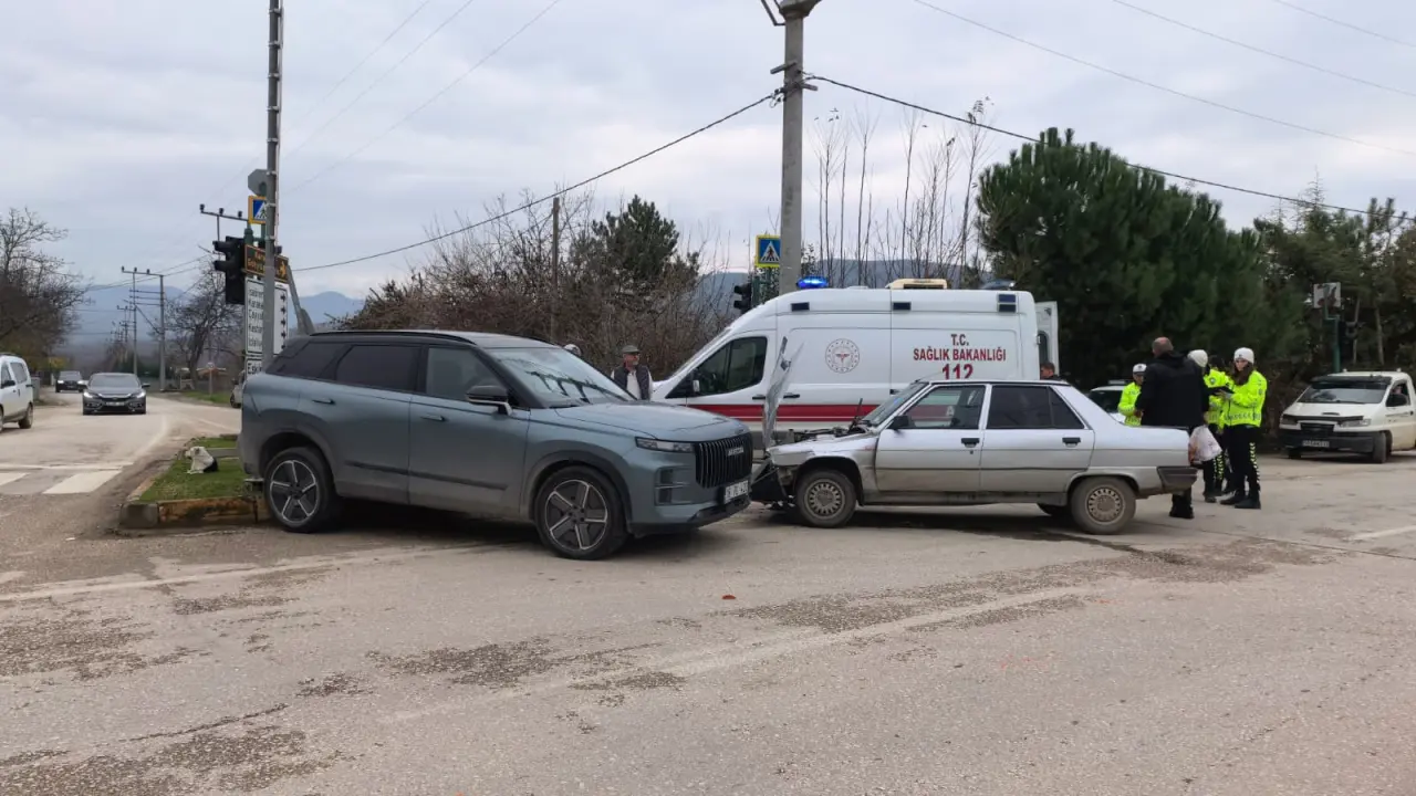 Bursa’da sürat ve ihmal bir araya geldi: Kaza kaçınılmaz oldu! 2