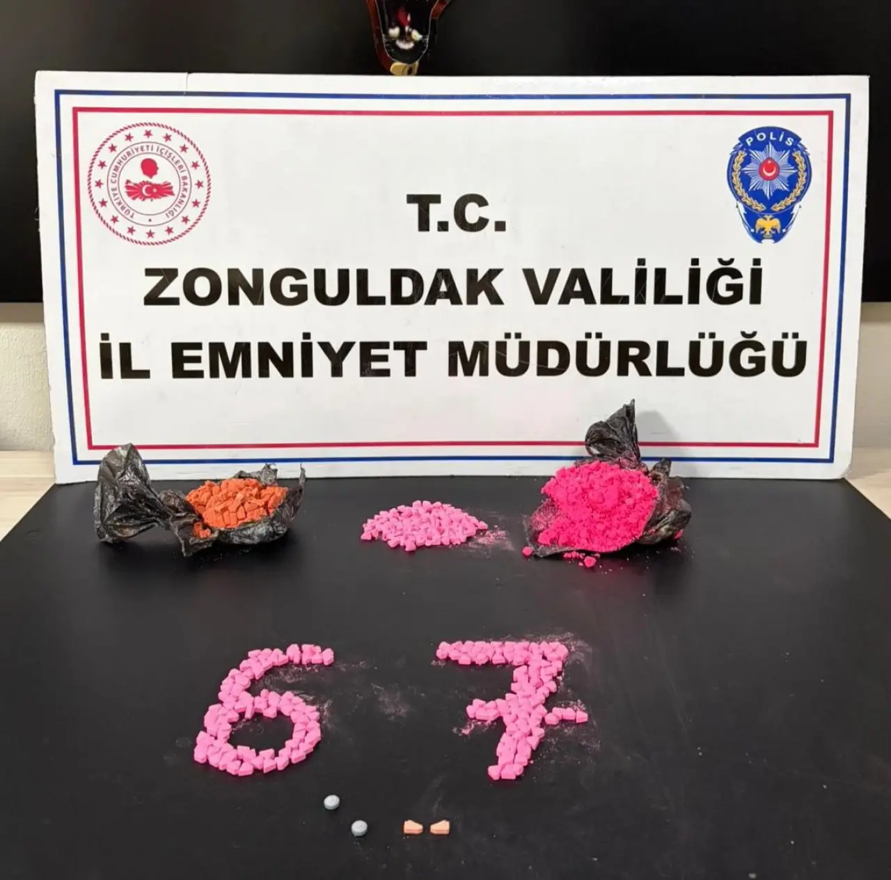 Aşk değil zehir taşıdılar! 3 bin 152 hapla suçüstü 1