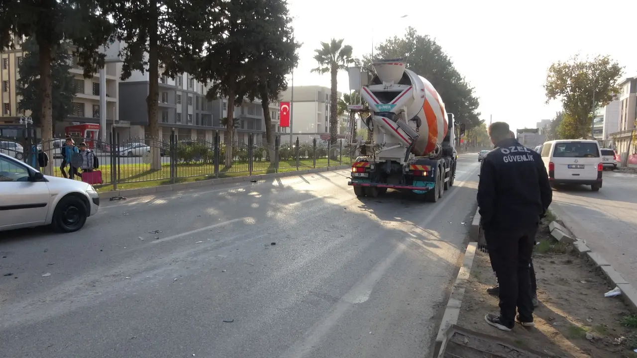 Adıyaman'da beton mikseriyle otomobil çarpıştı! Şehrin kalbi durdu 2