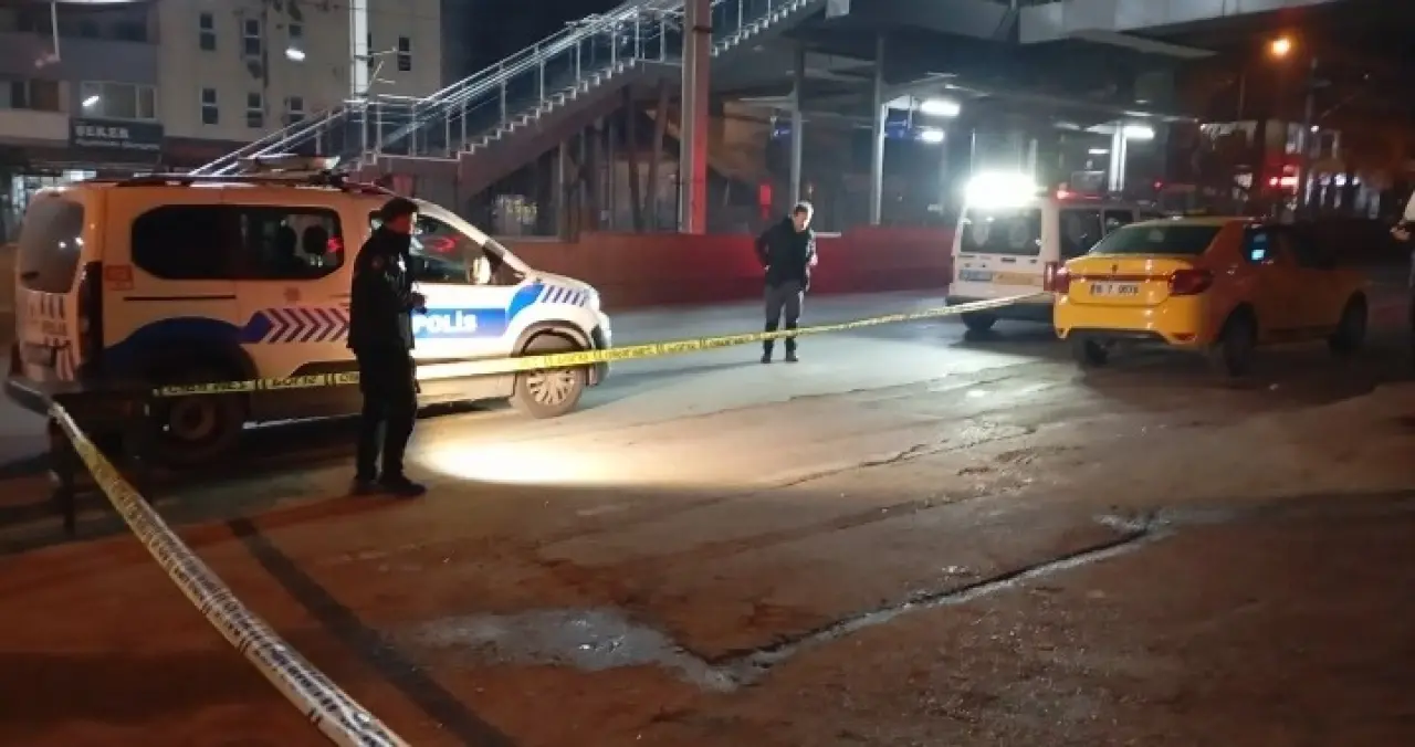 Bursa’da eğlence mekanı önünde silahlı çatışma! 1'i ağır 2 yaralı 2