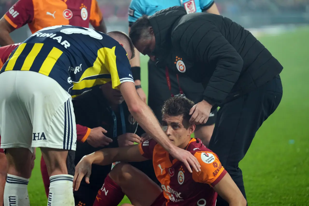 Galatasaraylı Kazımcan'ın gözüne çakmak atan taraftar yakalandı 2