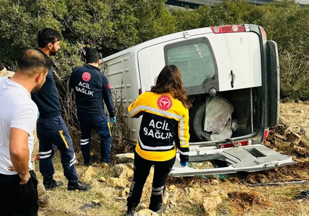 Tarım işçilerini taşıyan minibüs şarampole uçtu! 1 ölü 3 ağır yaralı 1