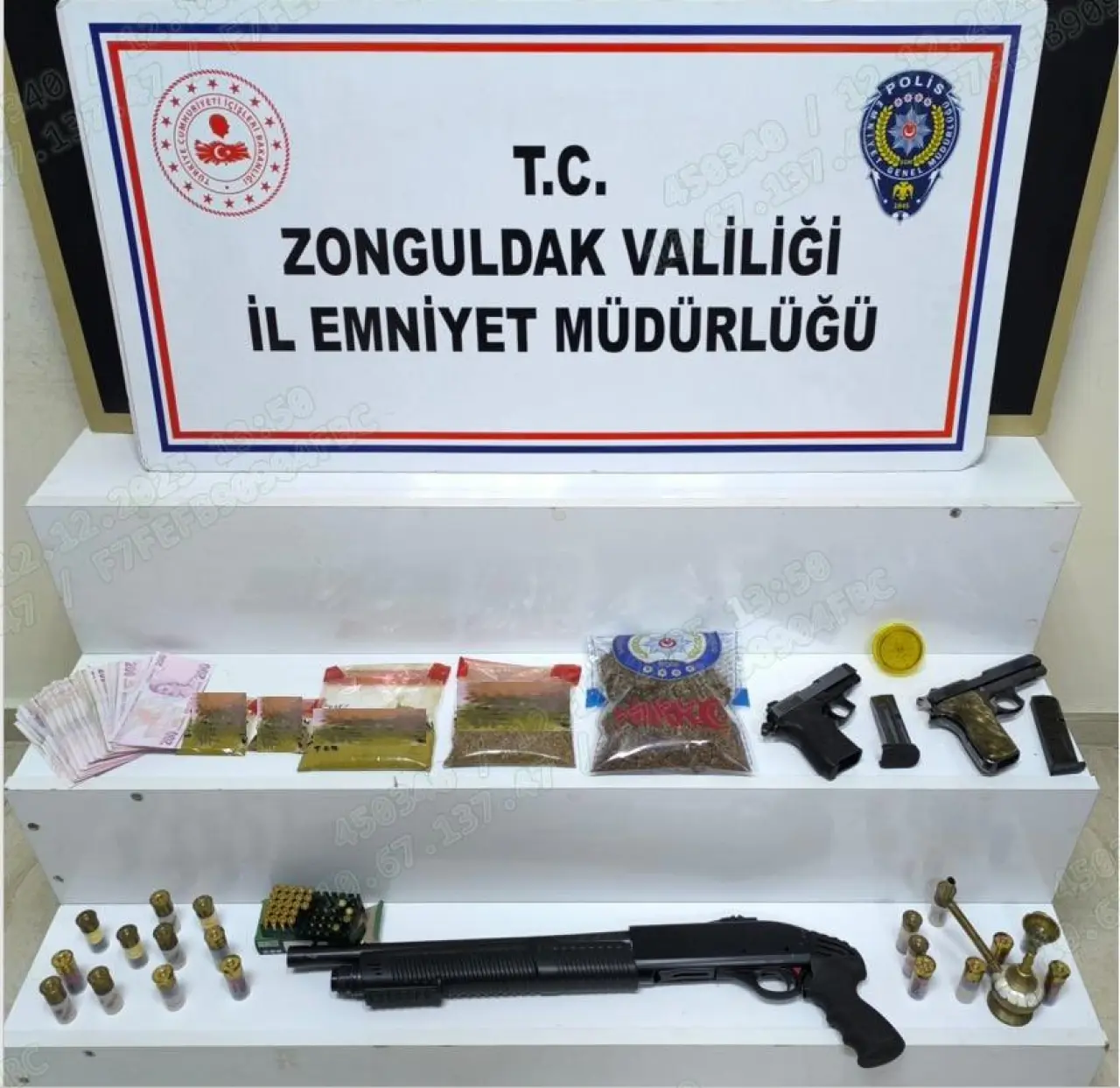 Aşk değil zehir taşıdılar! 3 bin 152 hapla suçüstü 4