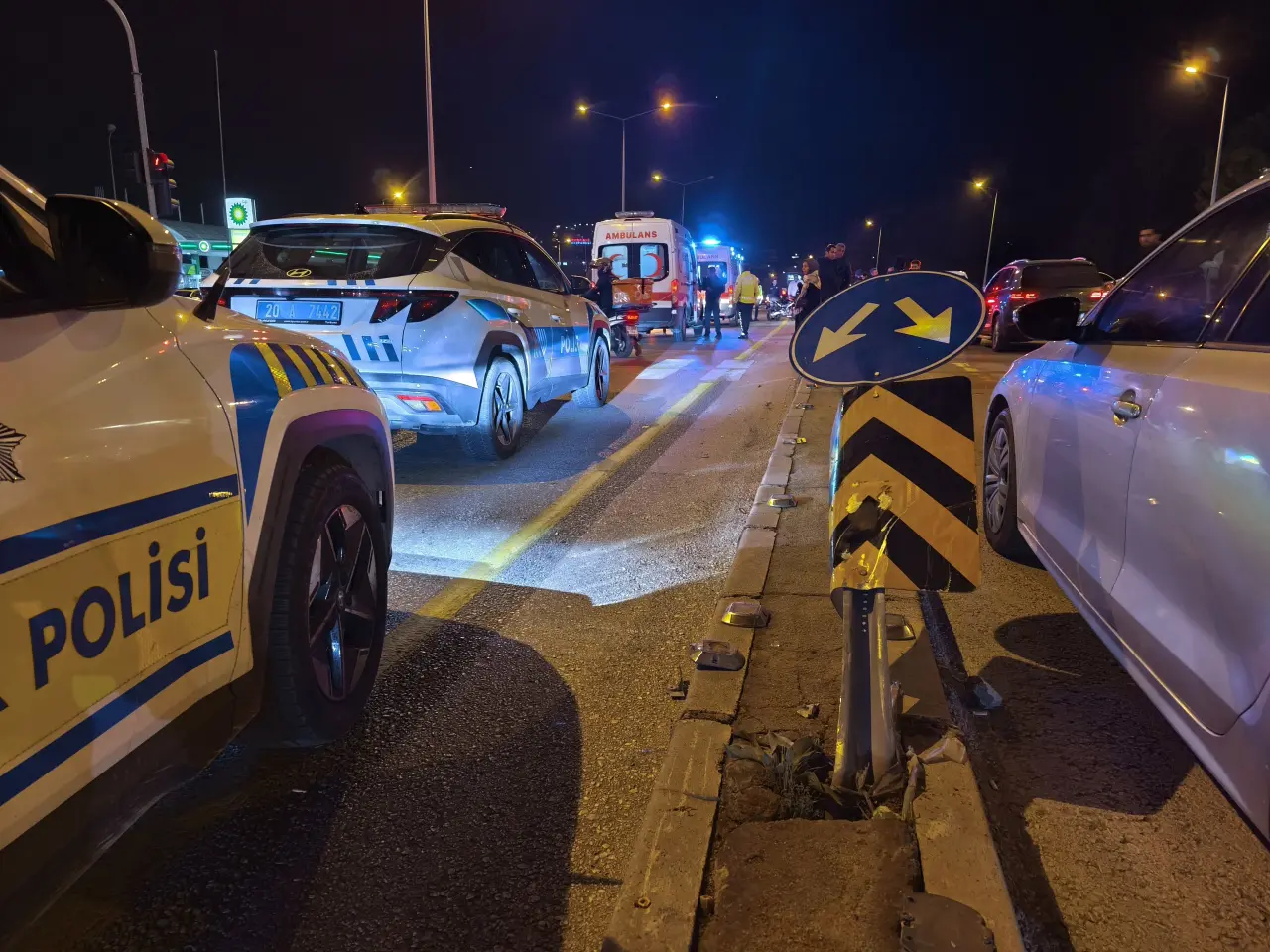 Pamukkale’de korkutan kaza! Motosiklet yön tabelasına çarptı 1