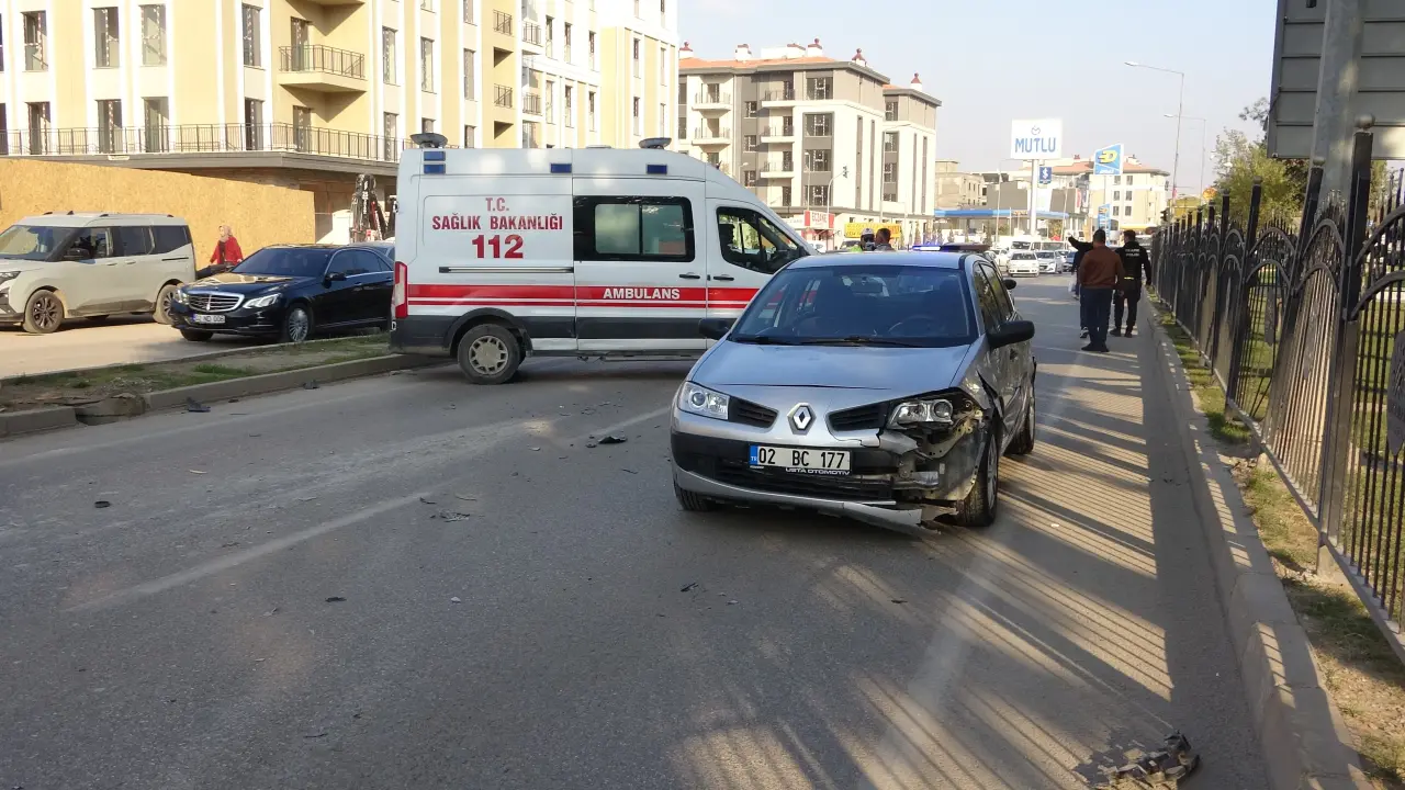 Adıyaman'da beton mikseriyle otomobil çarpıştı! Şehrin kalbi durdu 3