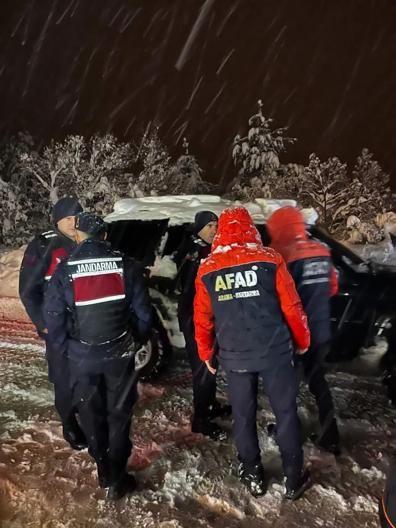 Karabük’te zamanla yarış! Sarıçiçek yaylası’nda 7 kişi mahsur kaldı 4