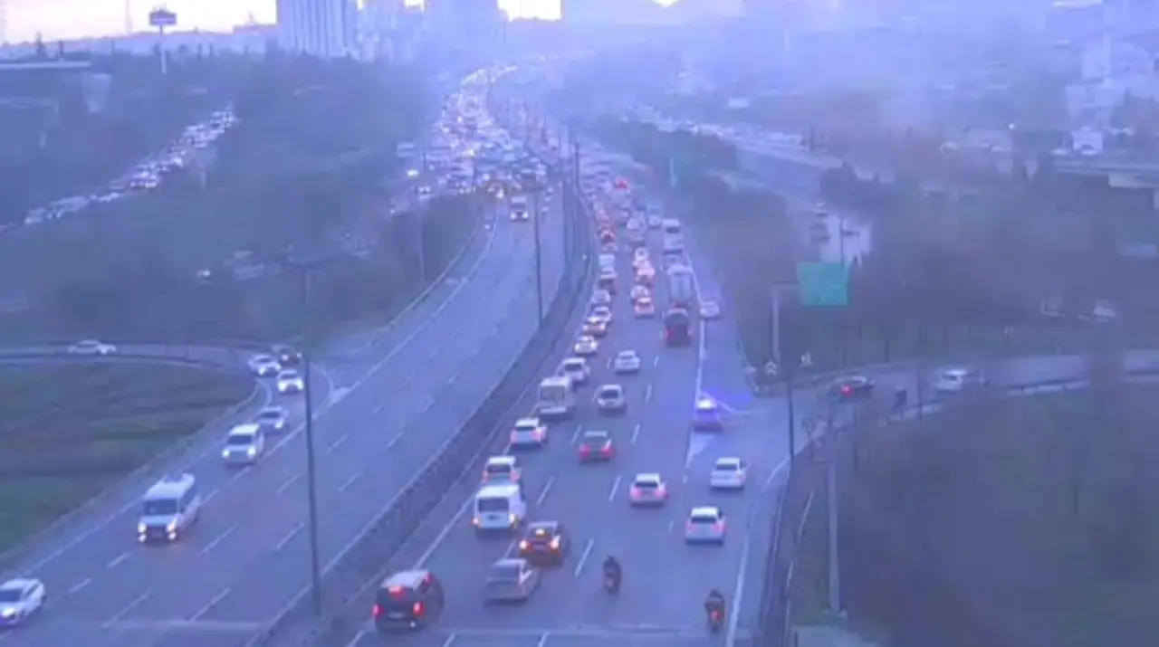 TEM Otoyolu’nda zincirleme kaza! Trafik felç oldu 2
