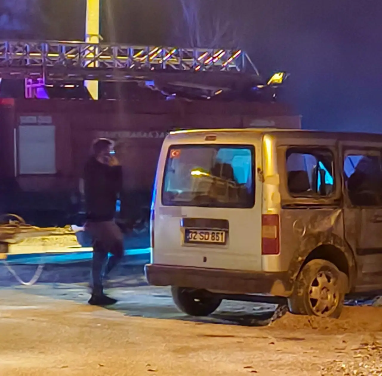 Kontrolden çıkan araç devrildi: 2 yaralı 4