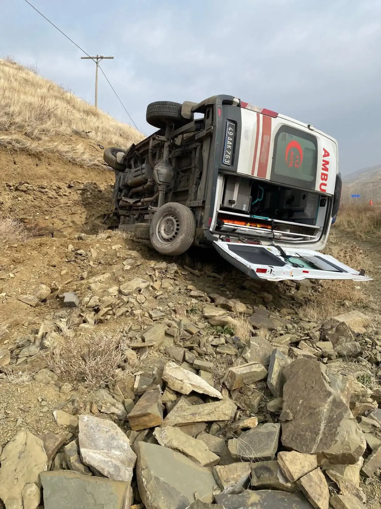 Görev dönüşü feci kaza! Ambulans takla attı 3