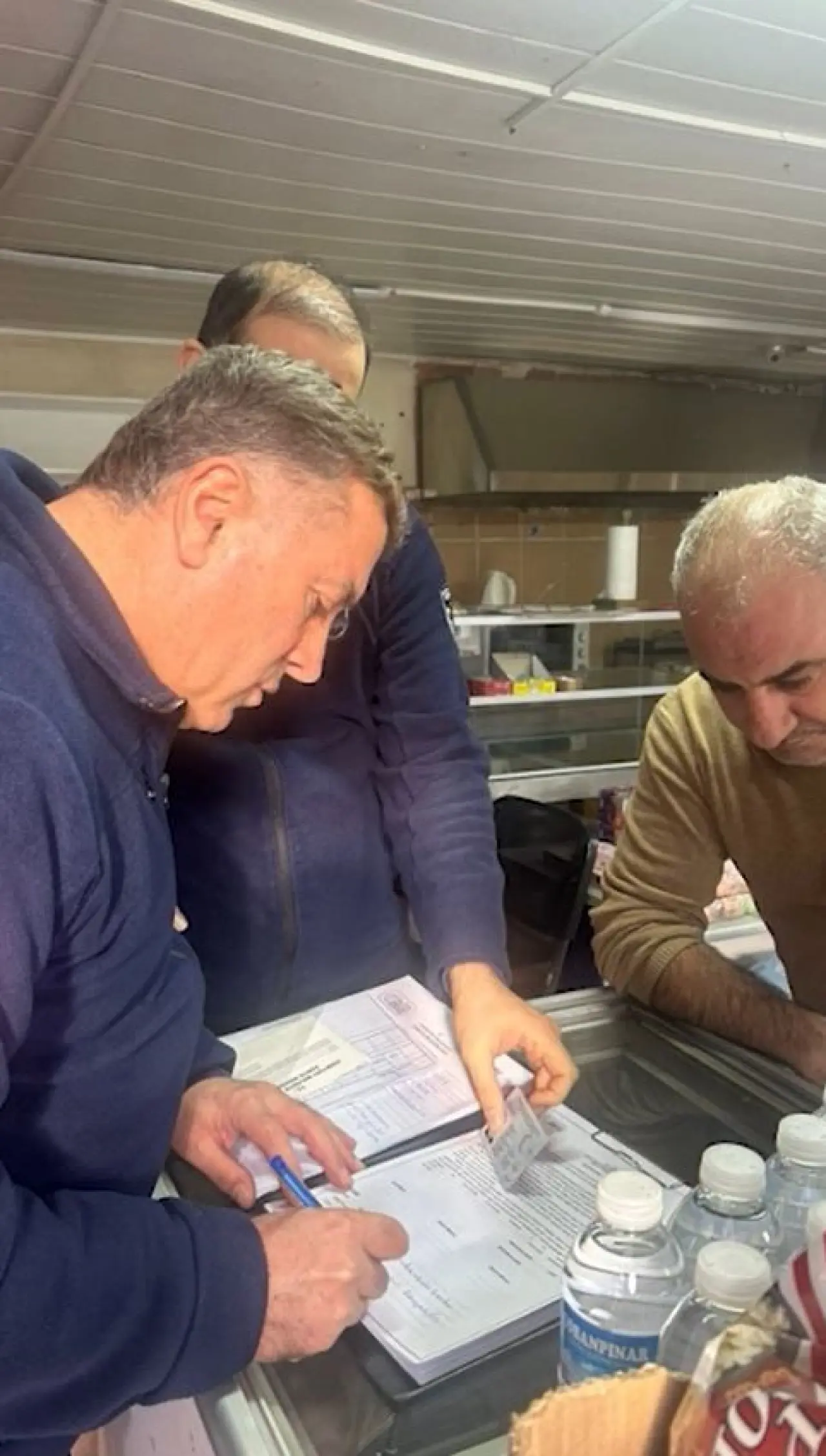 Esenyurt’ta okul kantini mühürlendi: Sağlıksız ürün skandalı! 3