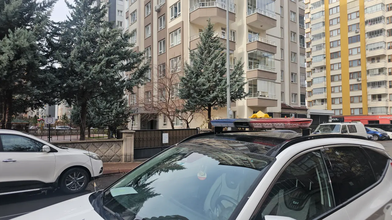 Kayseri’de cinayet! Boşanma aşamasındaki eşini öldürmeye gelen adam, görevlinin karısını katletti 3