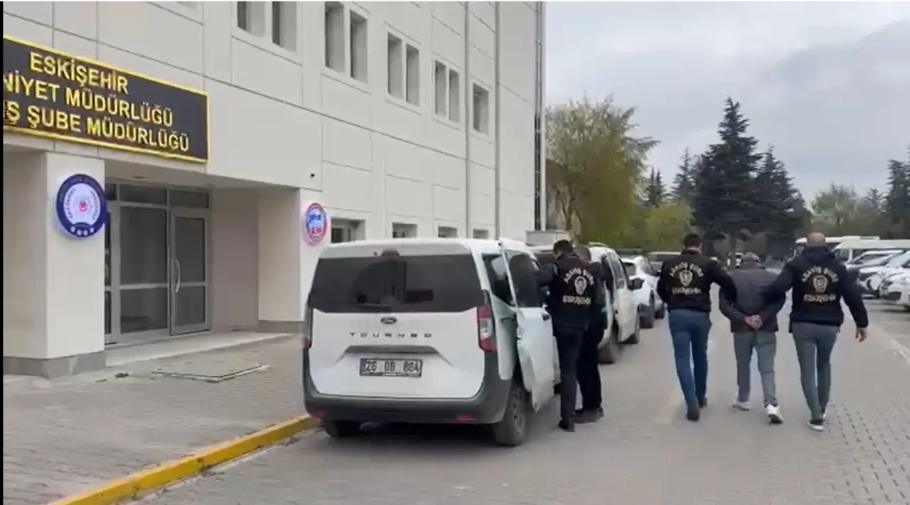 Gözlerini bilezik bürüdü: İki yaşlıyı darp edip gasp ettiler 1