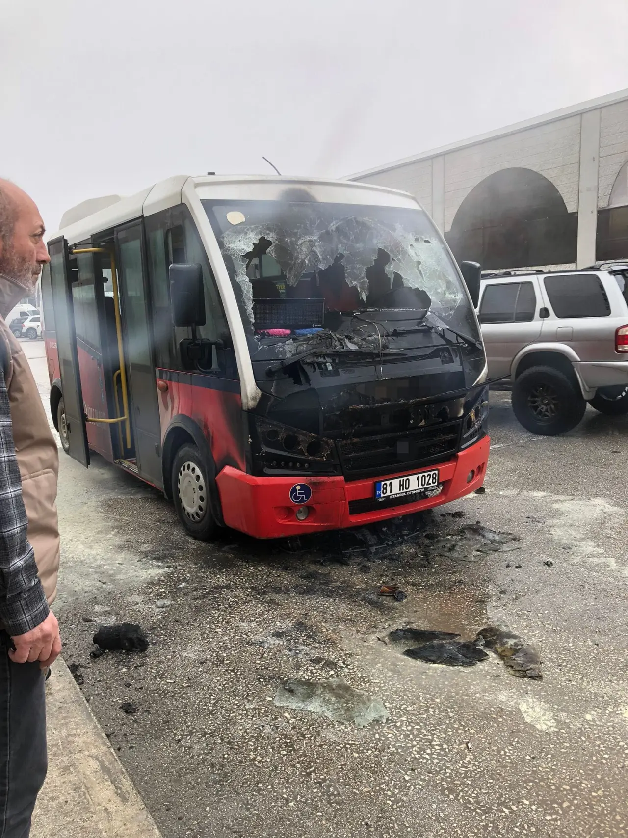 Düzce’de yangın paniği! Halk otobüsü alev aldı 5