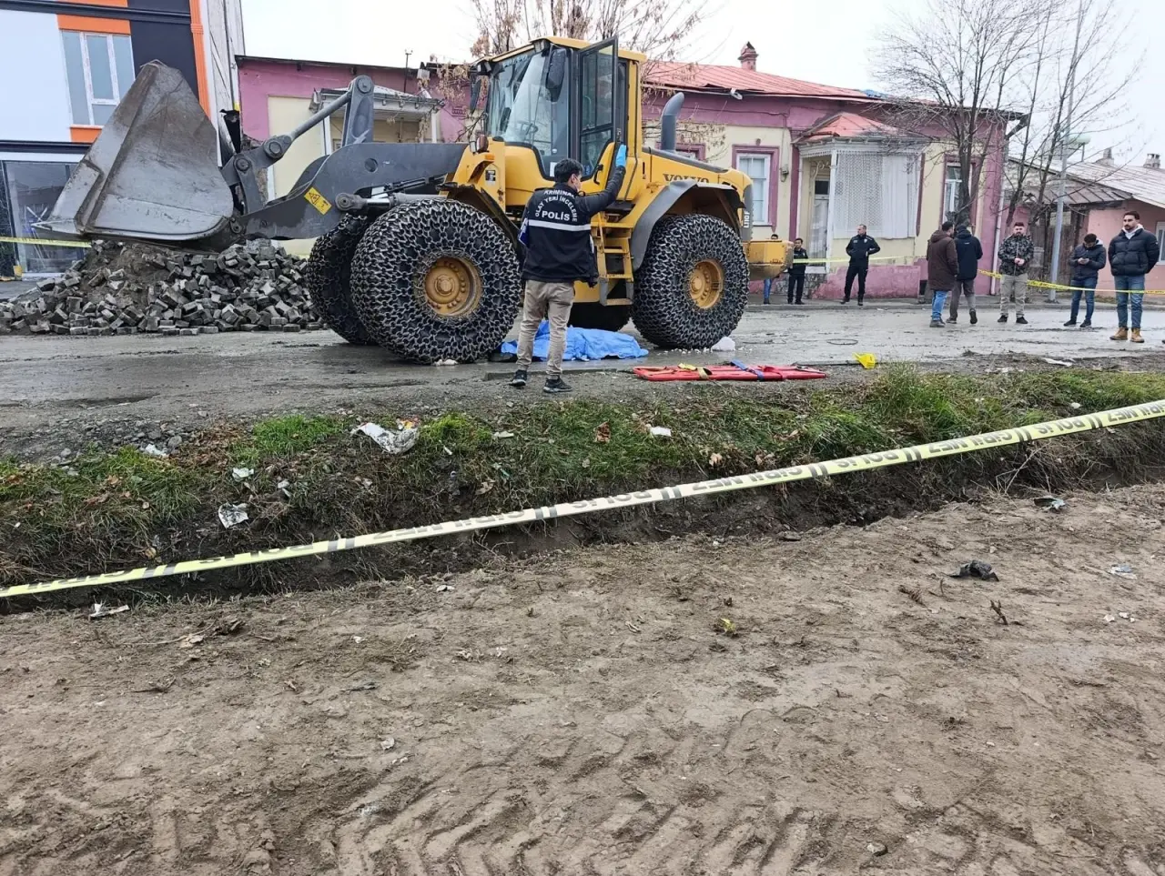 Feci Kaza! İmam Kepçenin Altında Kaldı 4
